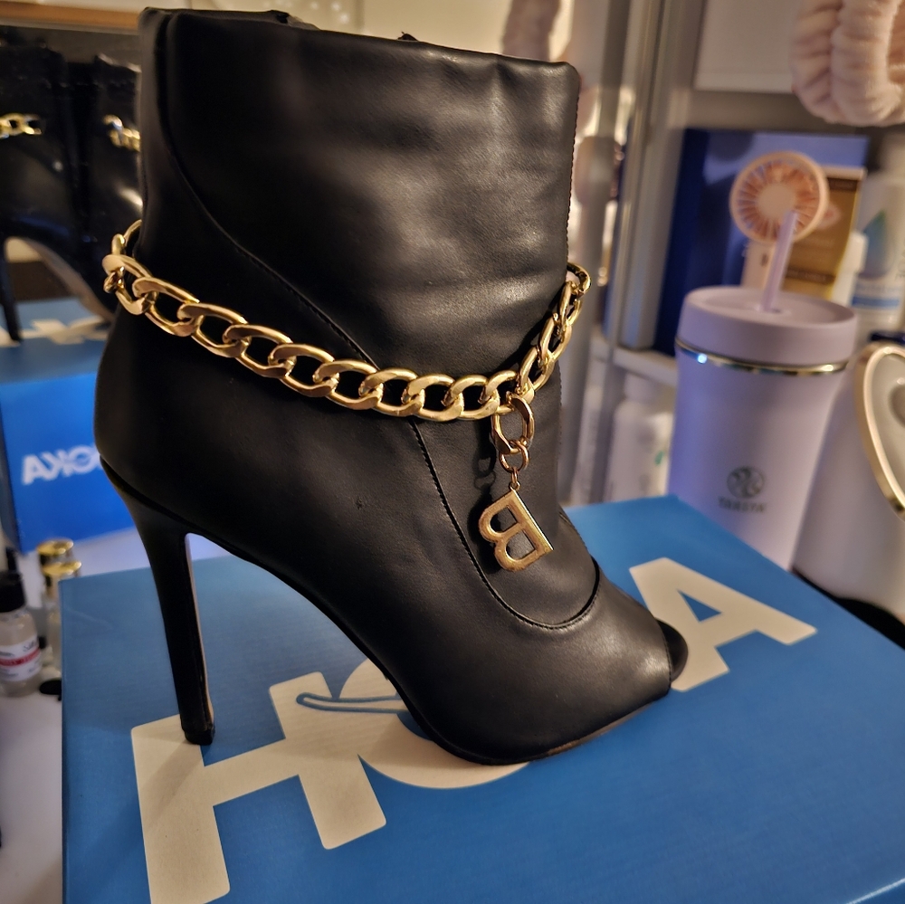 Bebe size 7.5 stilletto booties